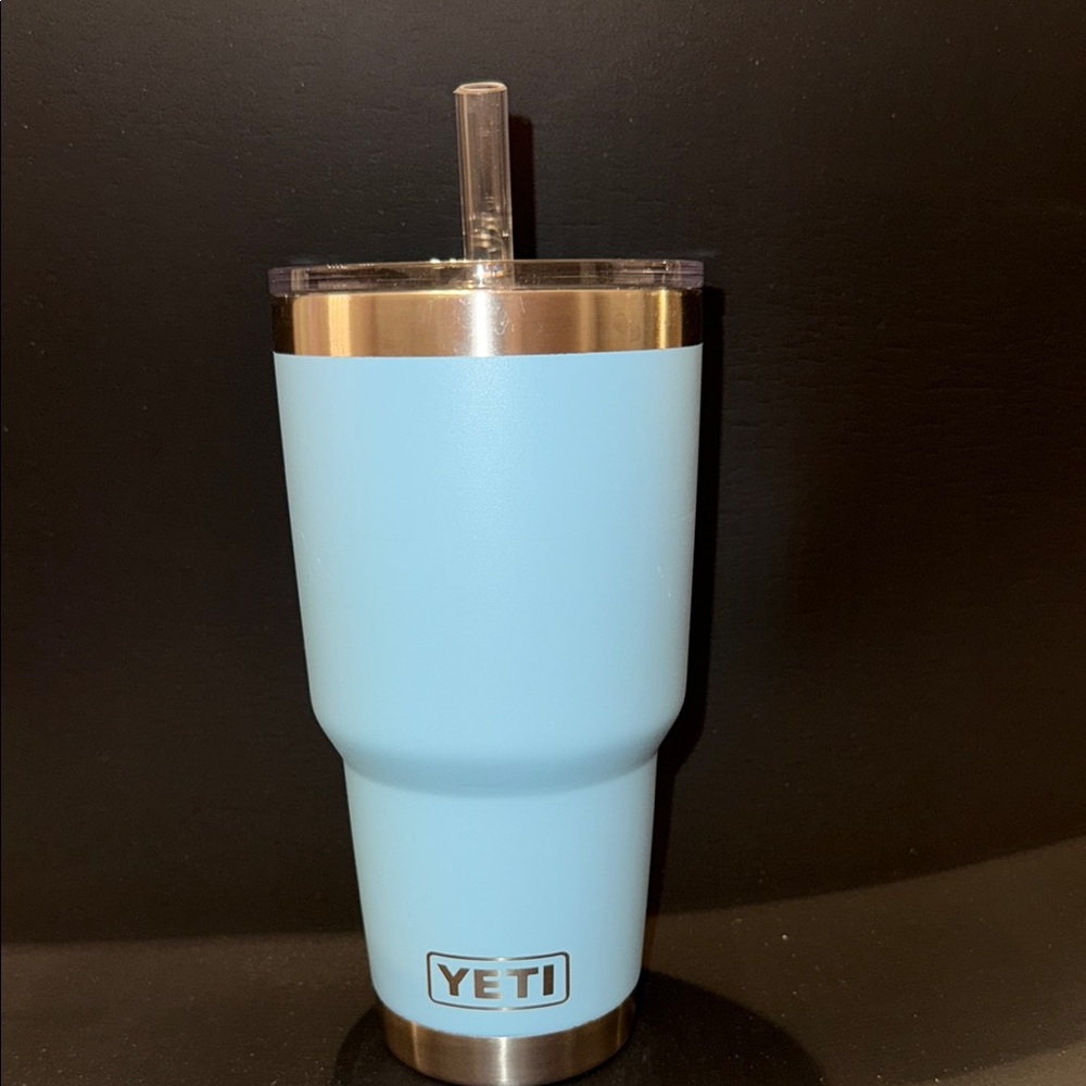 YETI Sky Blue Tumbler with Clear Lid